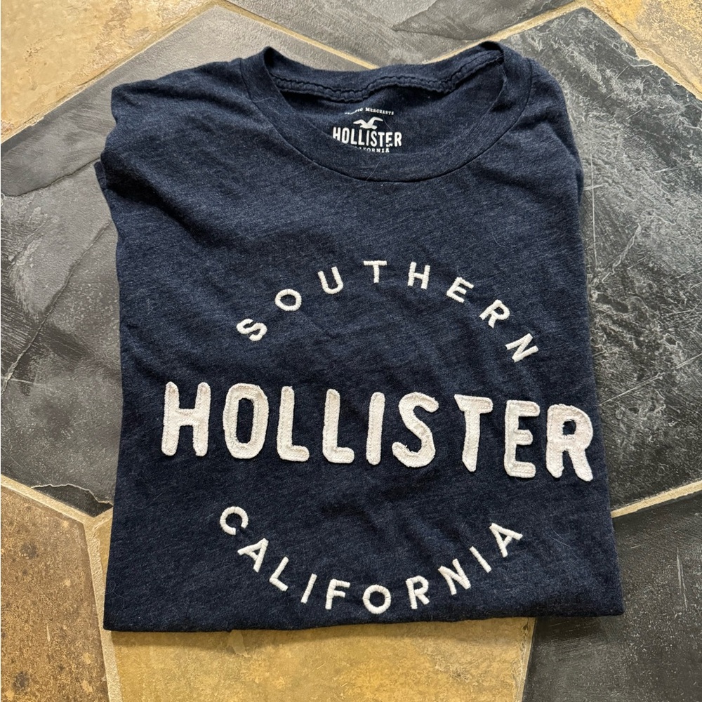 Hollister short sleeve shirt, size M